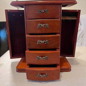 Beautiful Jared's Galleria Music Jewelry Box